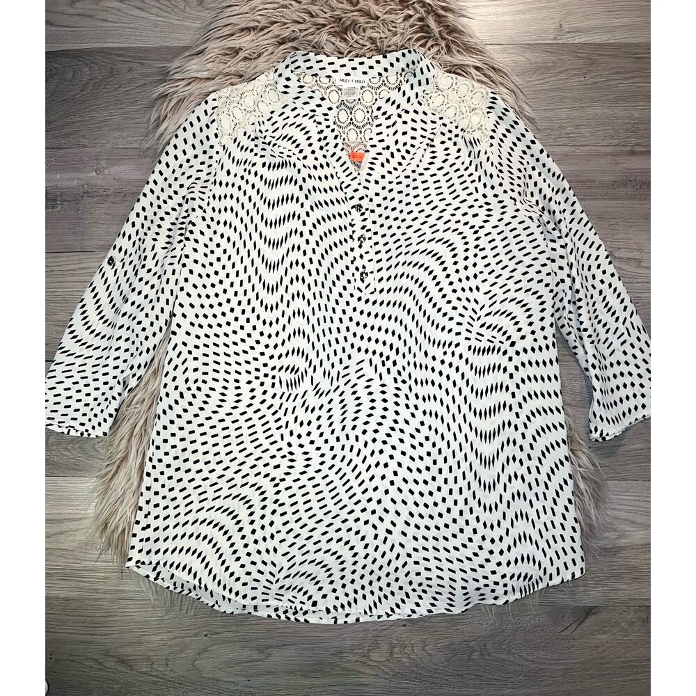 Miley + Molly women’s blouse